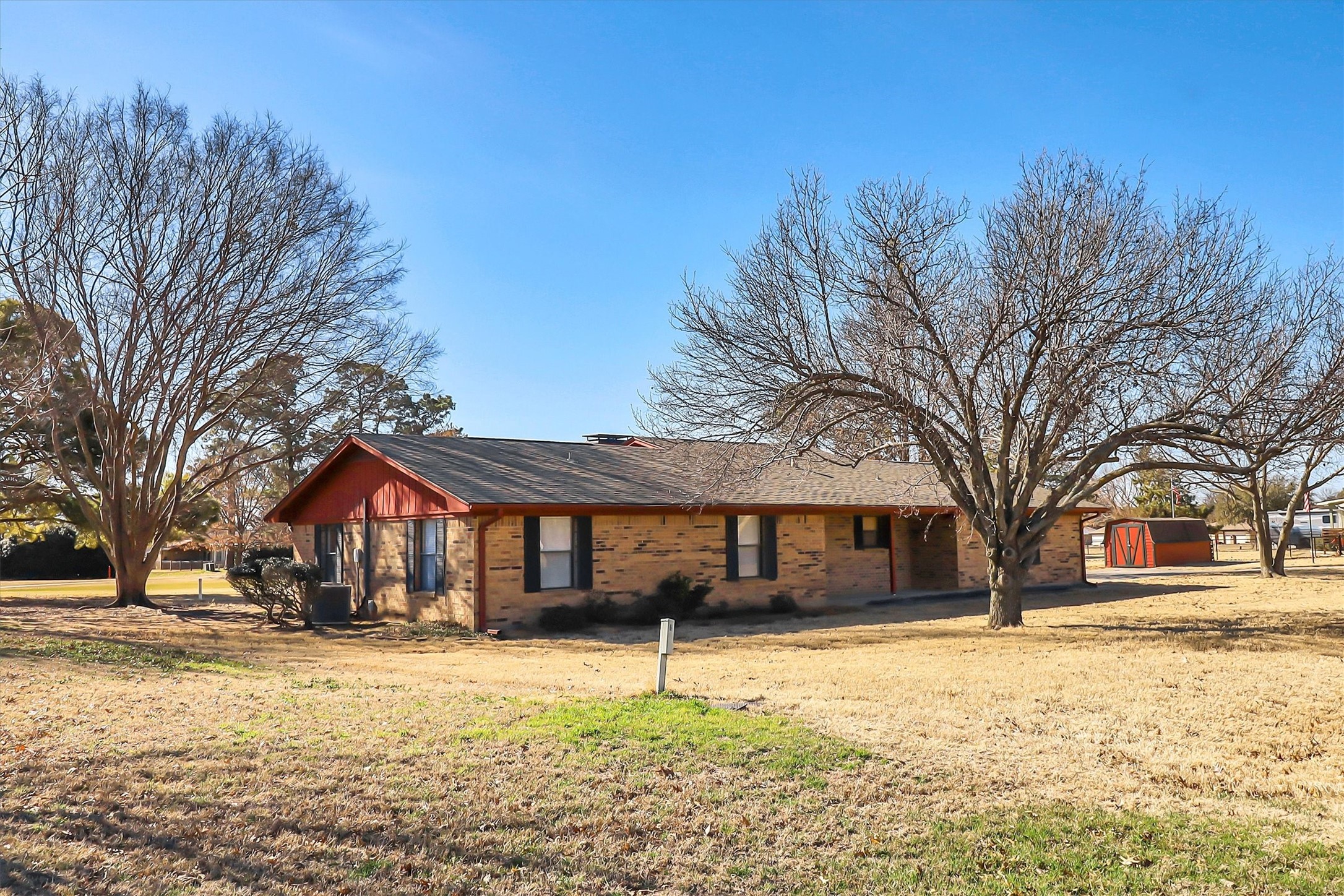 104 Navajo Trail Gainesville TX 76240