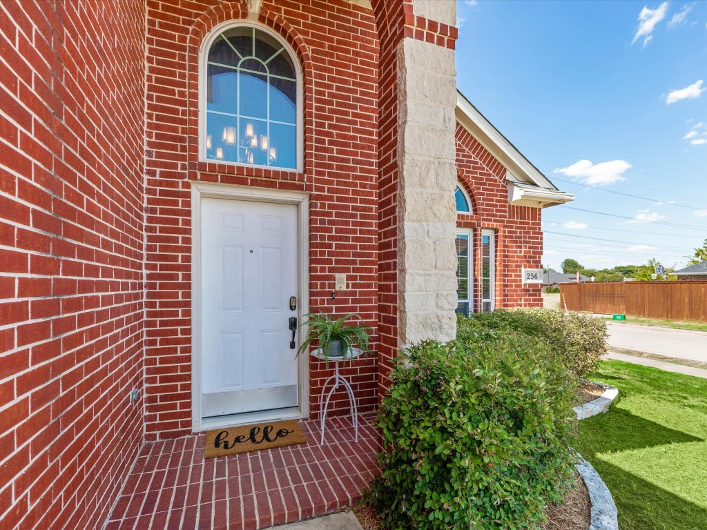 256 Brookhaven Drive Grand Prairie TX 75052