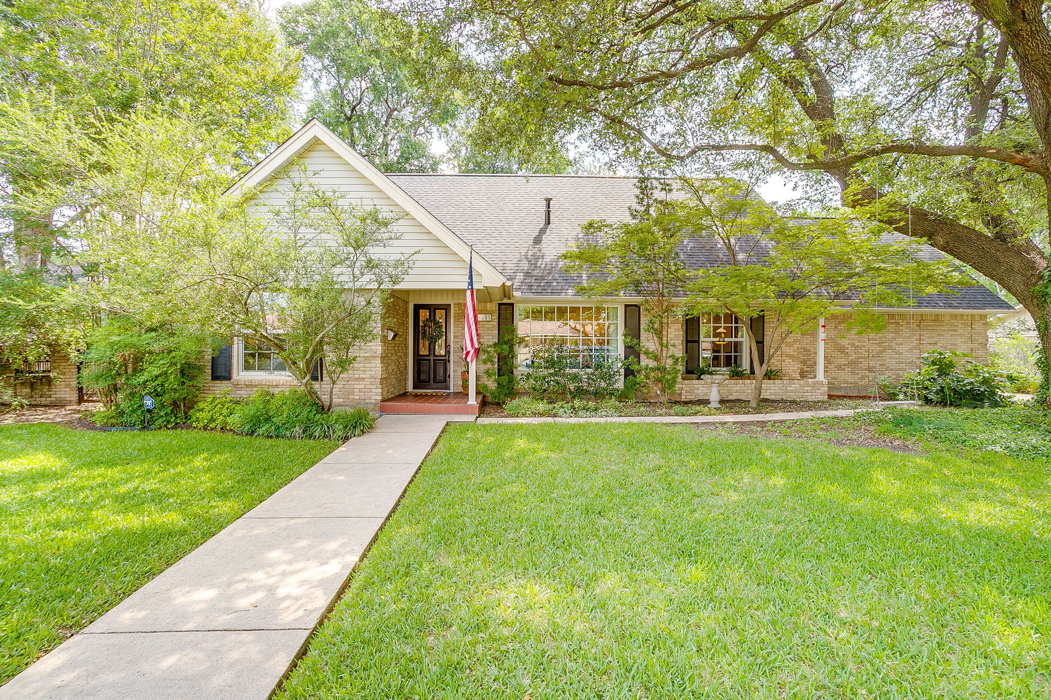 4305 Elmwood Drive Benbrook TX 76116
