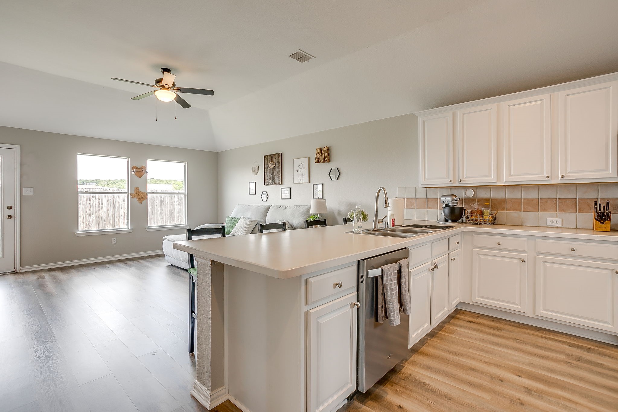 1124 Mourning Dove Drive Burleson TX 76028