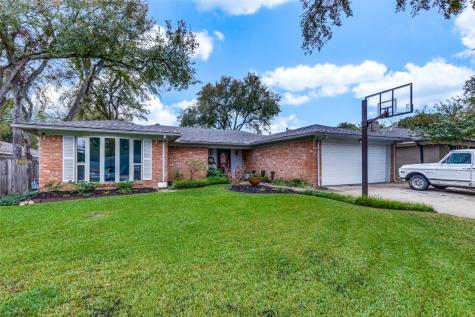 704 Sandlin Drive Bedford TX 76021