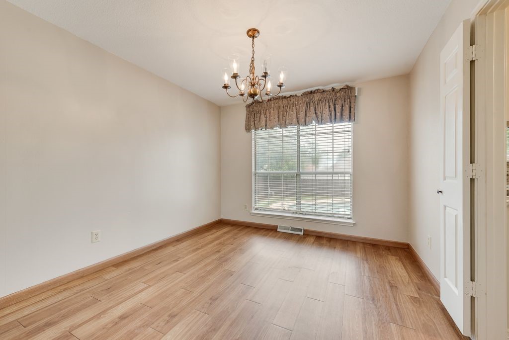 4902 Thorncliffe Drive Arlington TX 76016