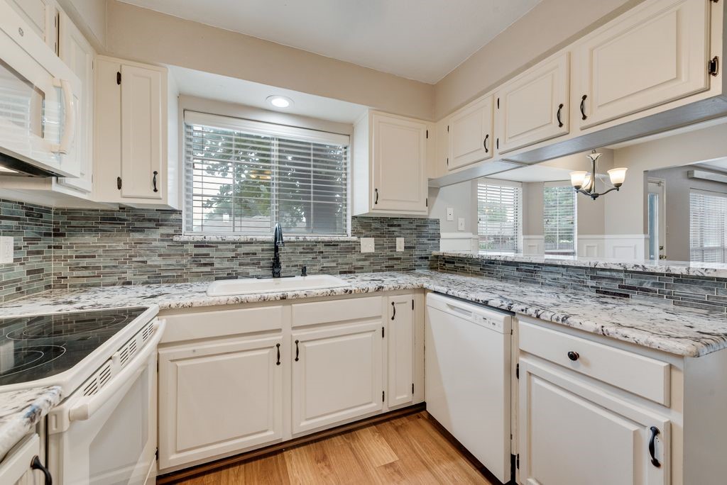 4902 Thorncliffe Drive Arlington TX 76016