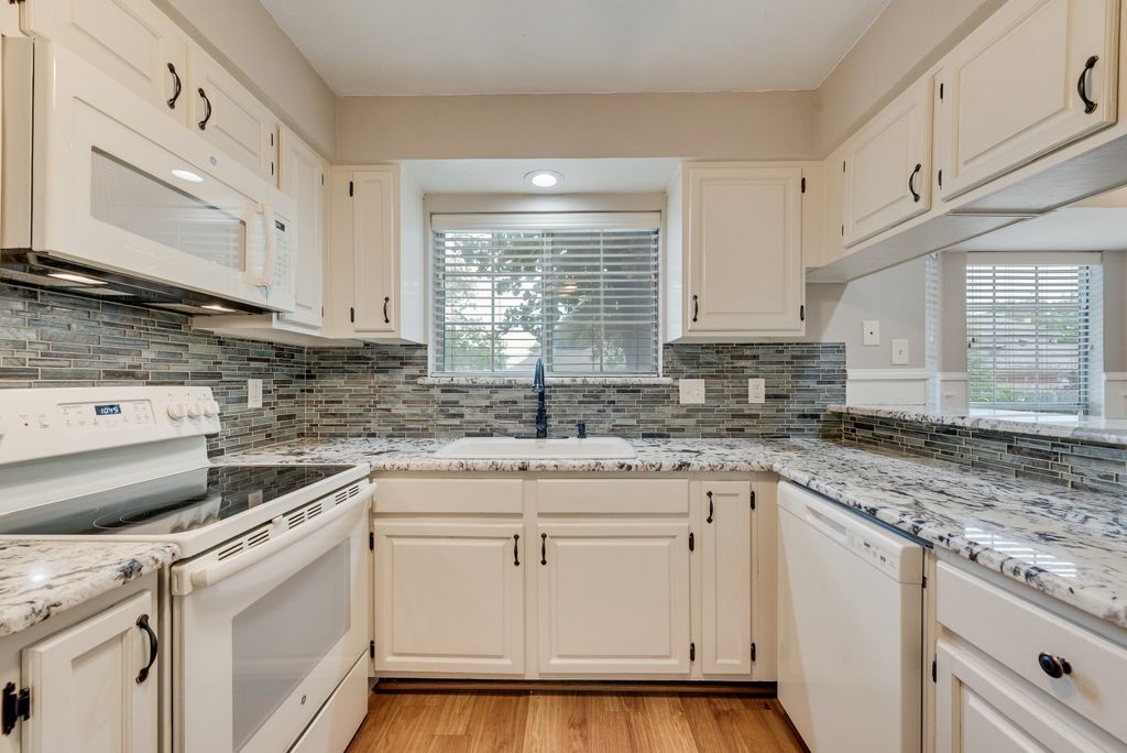 4902 Thorncliffe Drive Arlington TX 76016