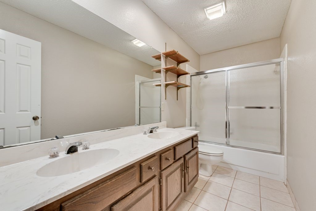 4902 Thorncliffe Drive Arlington TX 76016