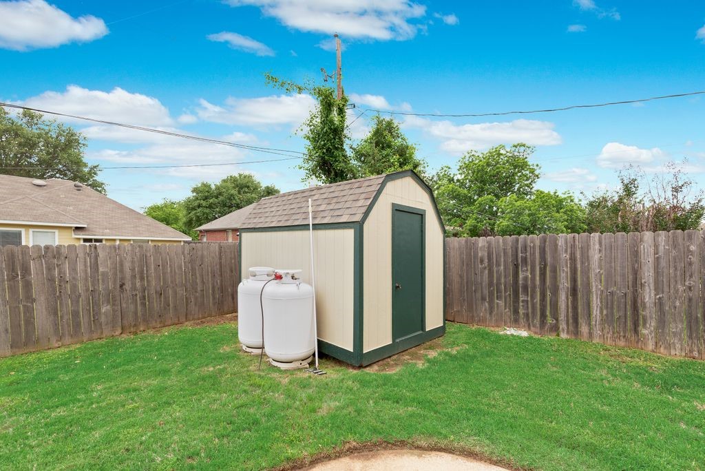 4902 Thorncliffe Drive Arlington TX 76016