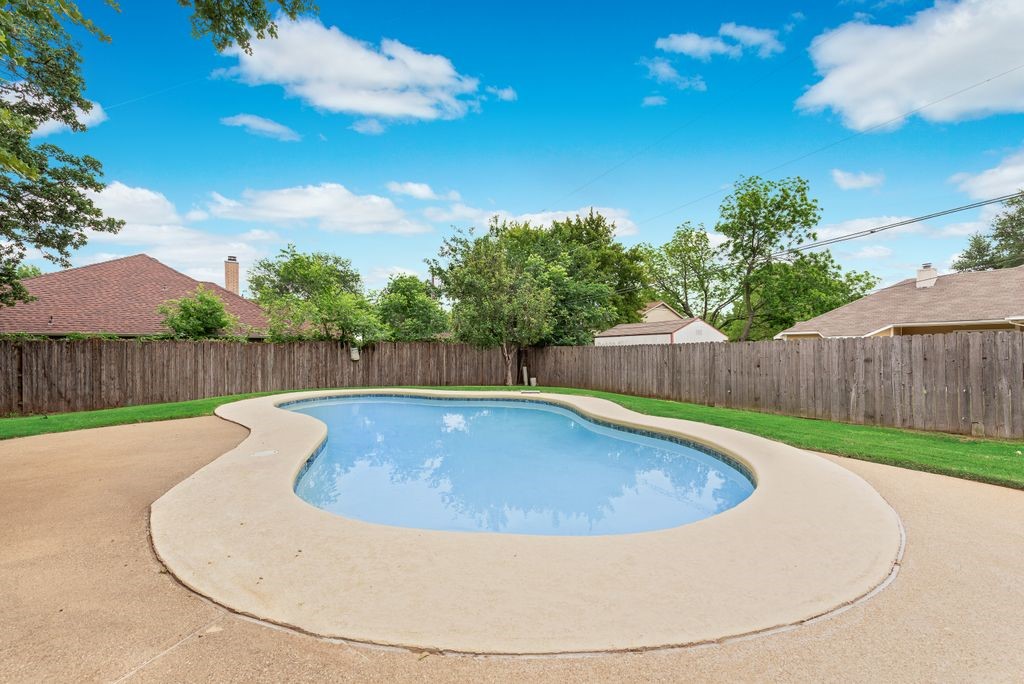4902 Thorncliffe Drive Arlington TX 76016
