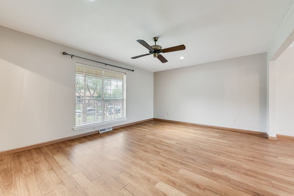 4902 Thorncliffe Drive Arlington TX 76016