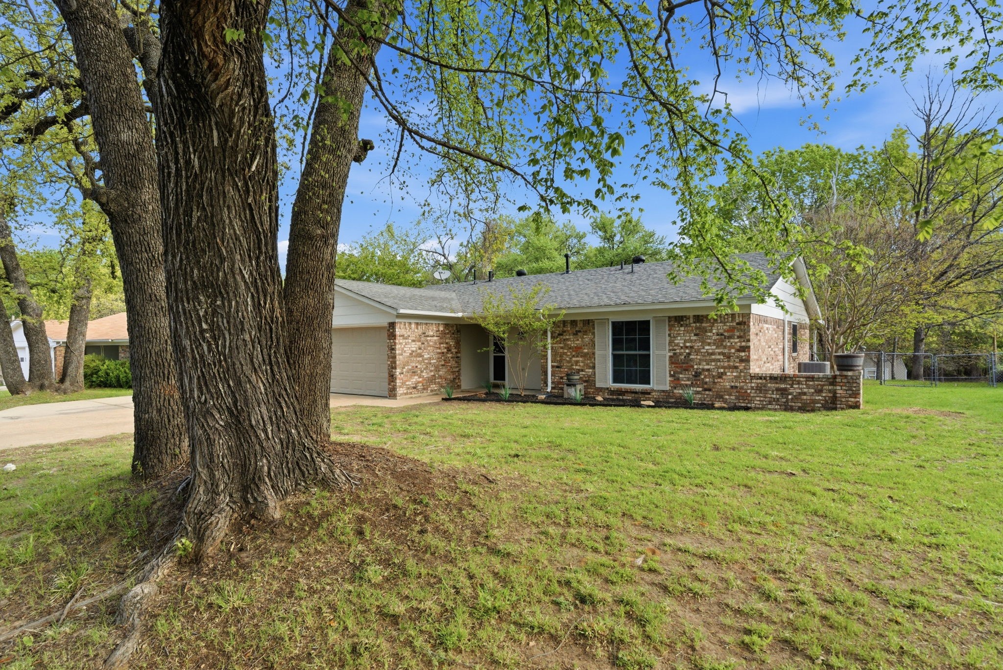 317 Glenhaven Drive Azle TX 76020