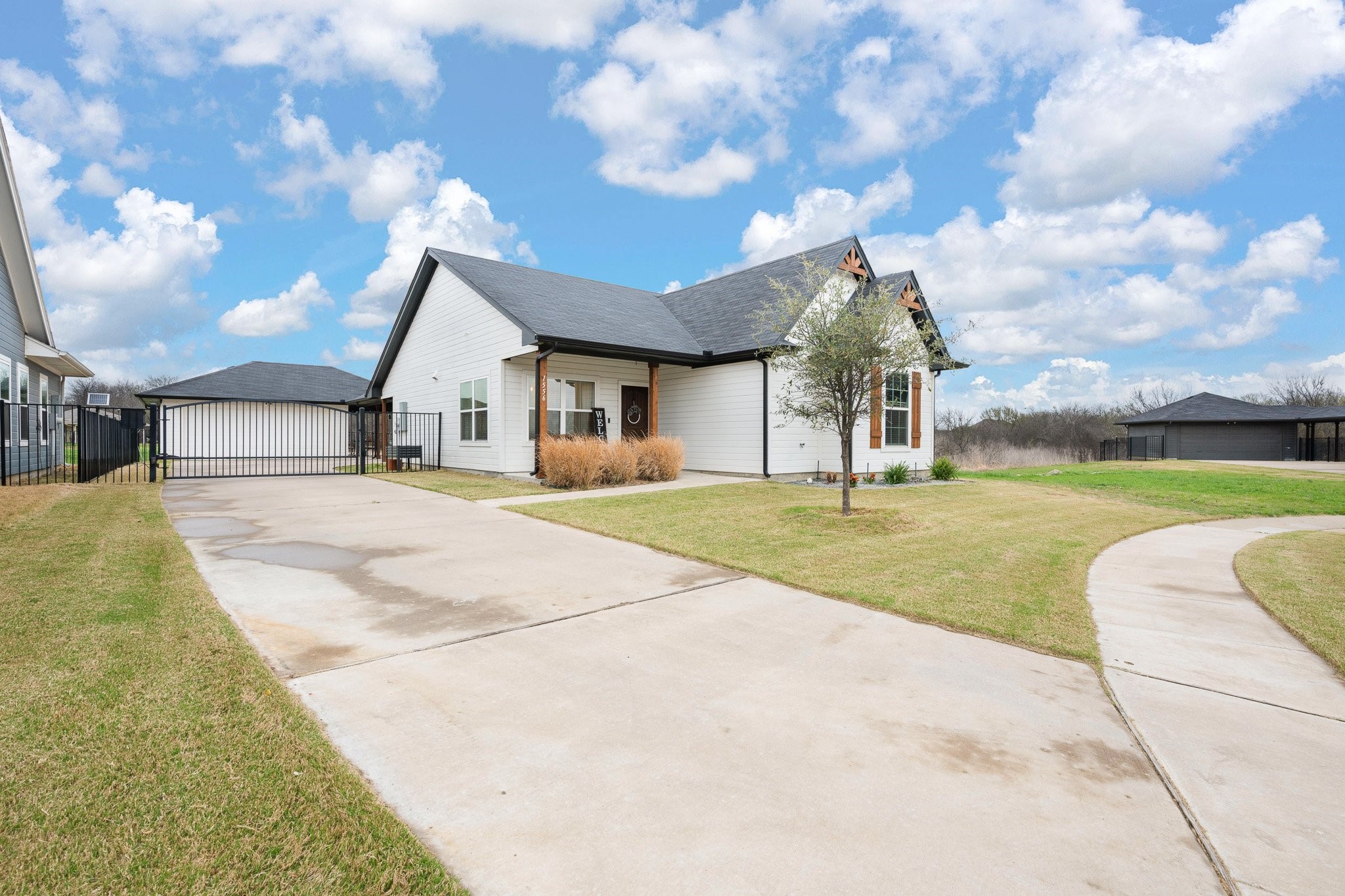 1556 Lizzie Lane Burleson TX 76028