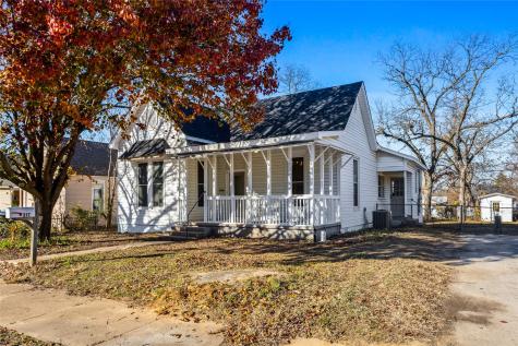 217 W Hull Street Denison TX 75020