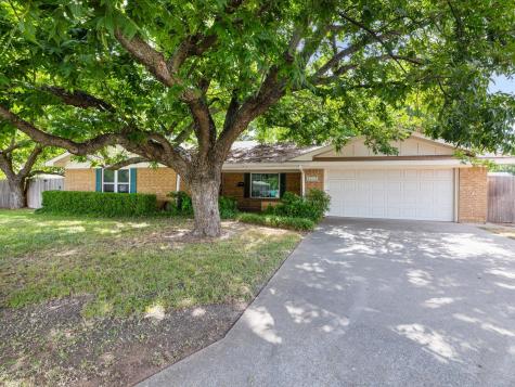 1207 Anetta Street Bowie TX 76230