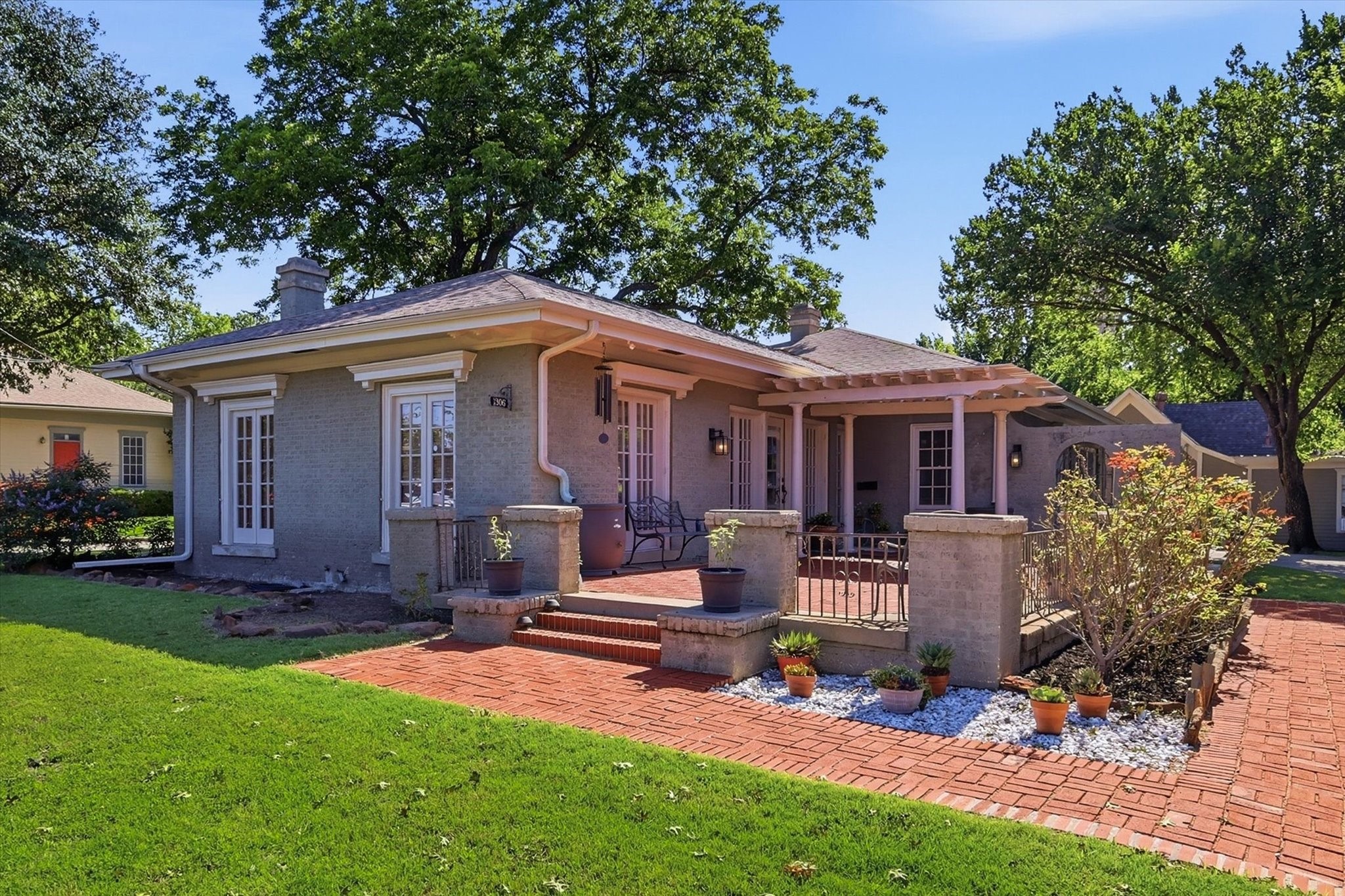 1306 N Locust Street Denton TX 76201
