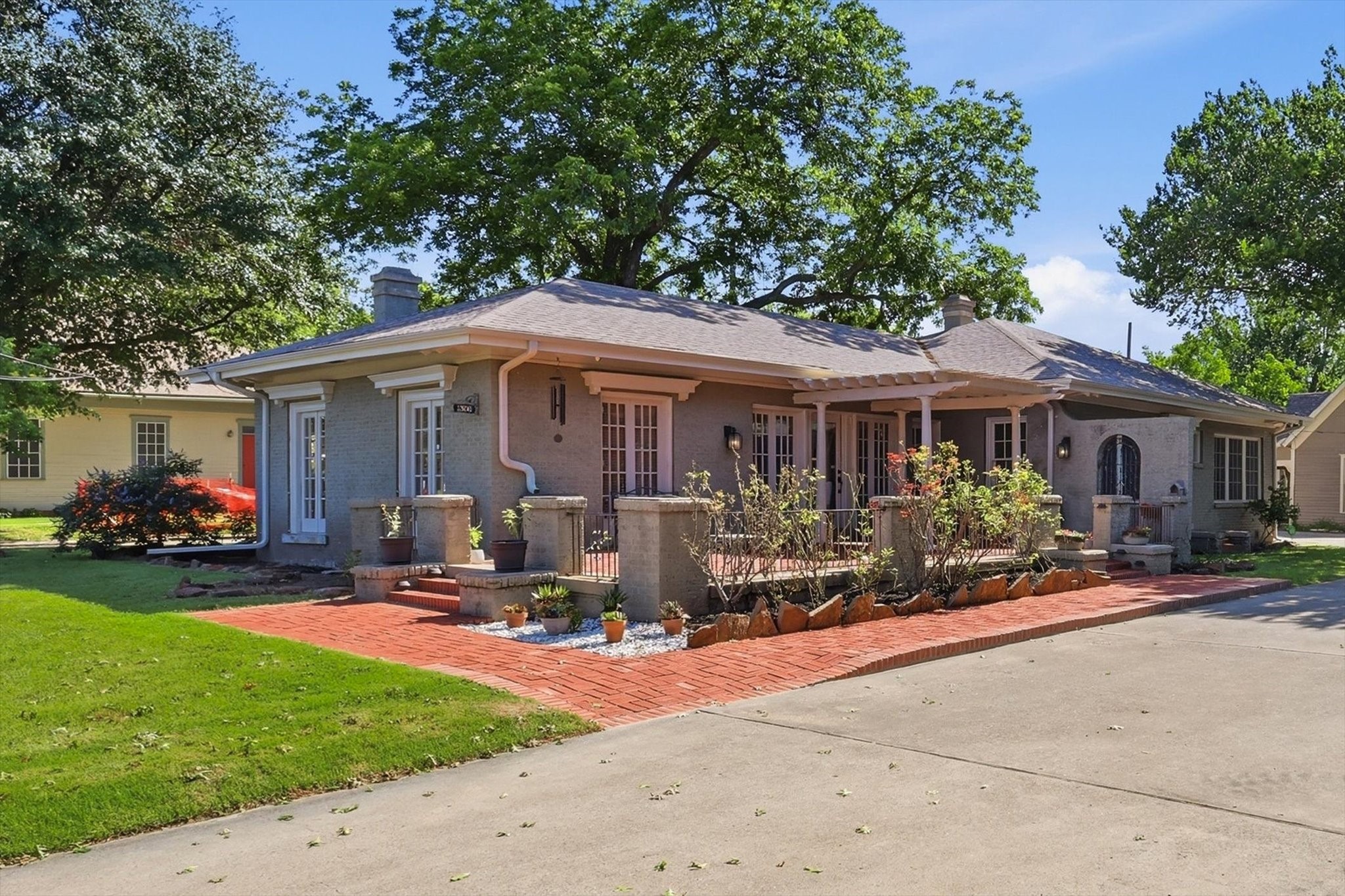 1306 N Locust Street Denton TX 76201