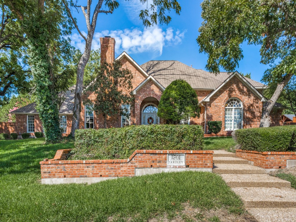1301 Yardley Place Desoto TX 75115