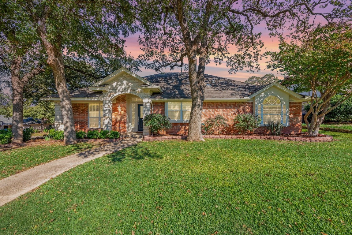 412 Heather Lane Hurst TX 76054