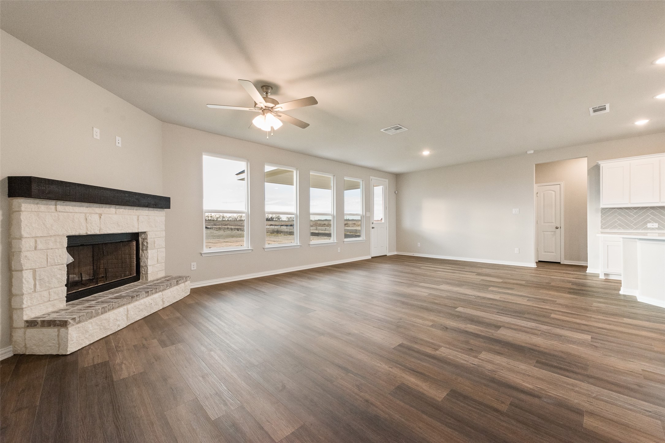 1230 County Road 200 Valley View TX 76272