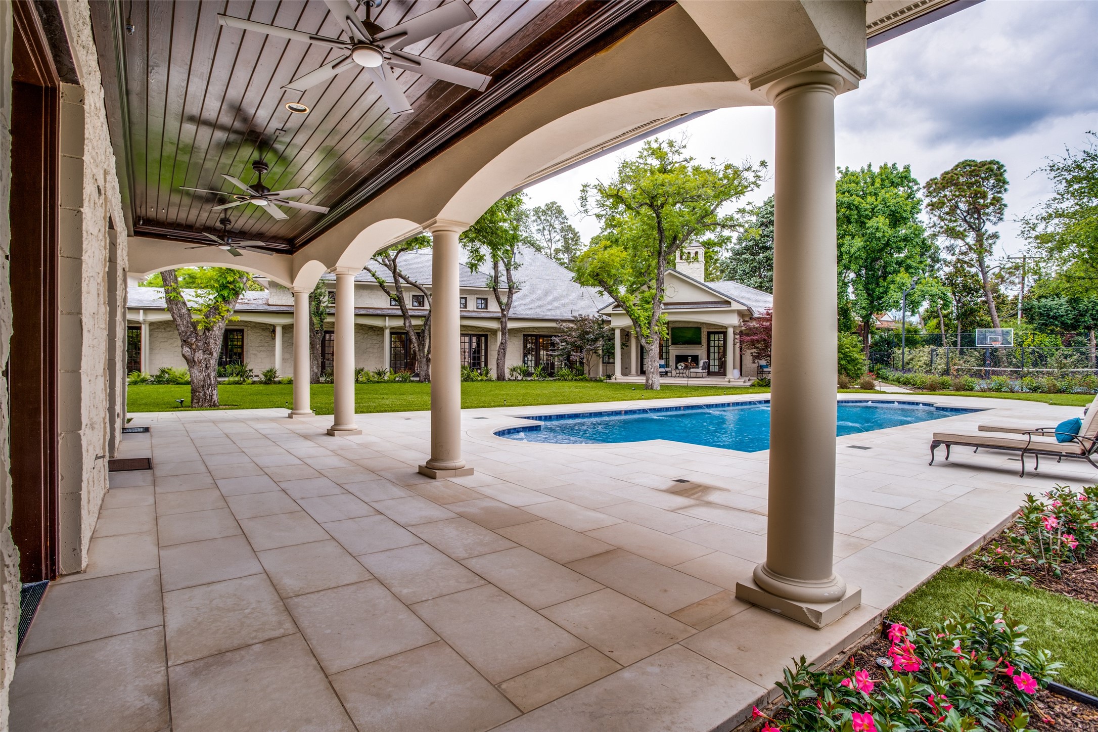 9520 Hathaway Street Dallas TX 75220