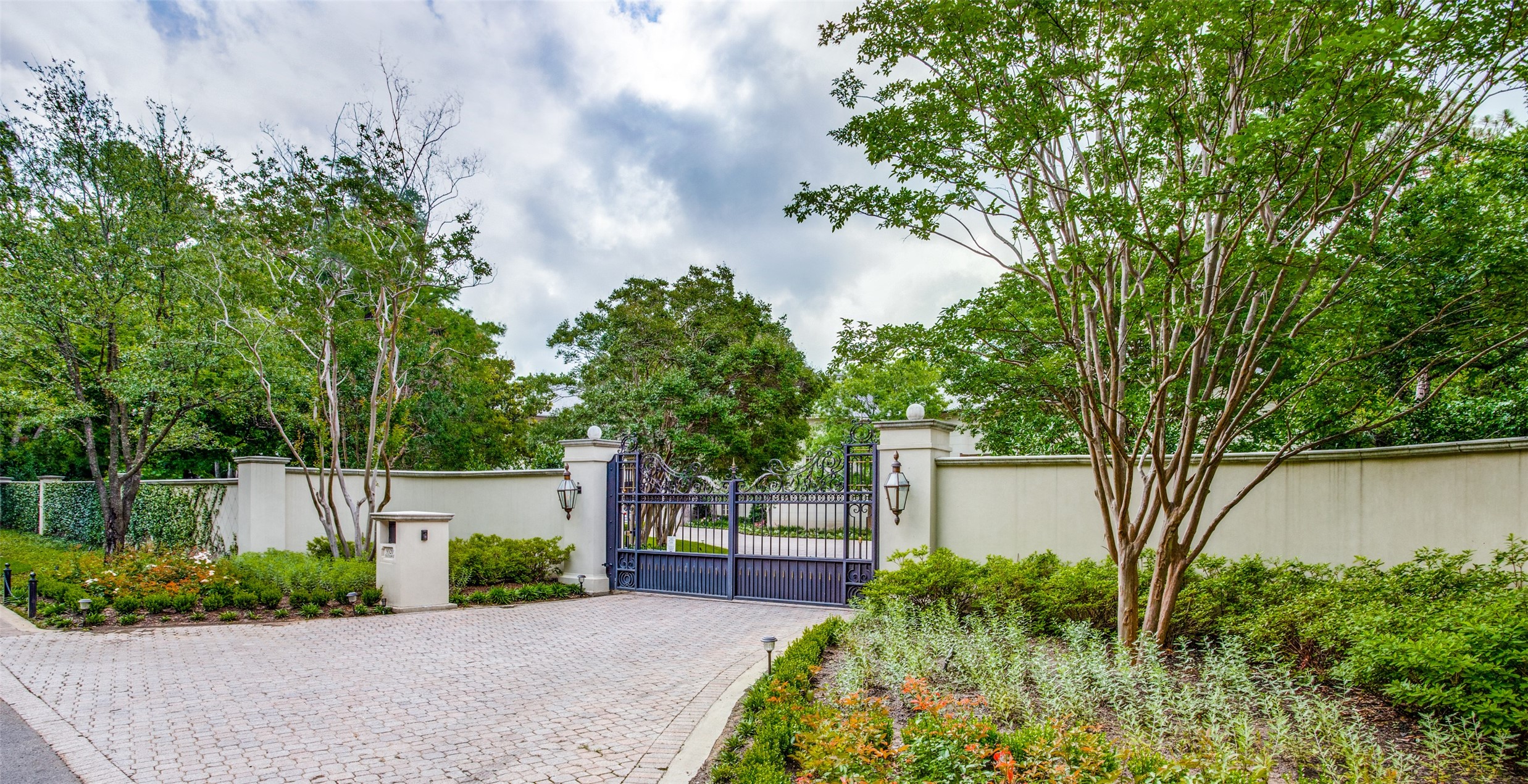 9520 Hathaway Street Dallas TX 75220