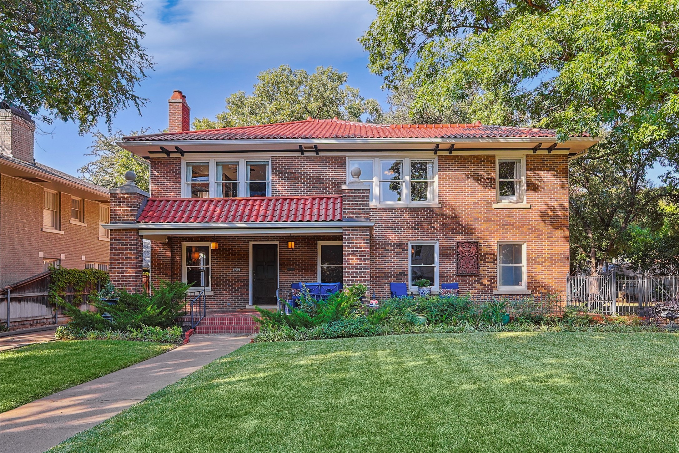 2210 Pembroke Drive Fort Worth TX 76110