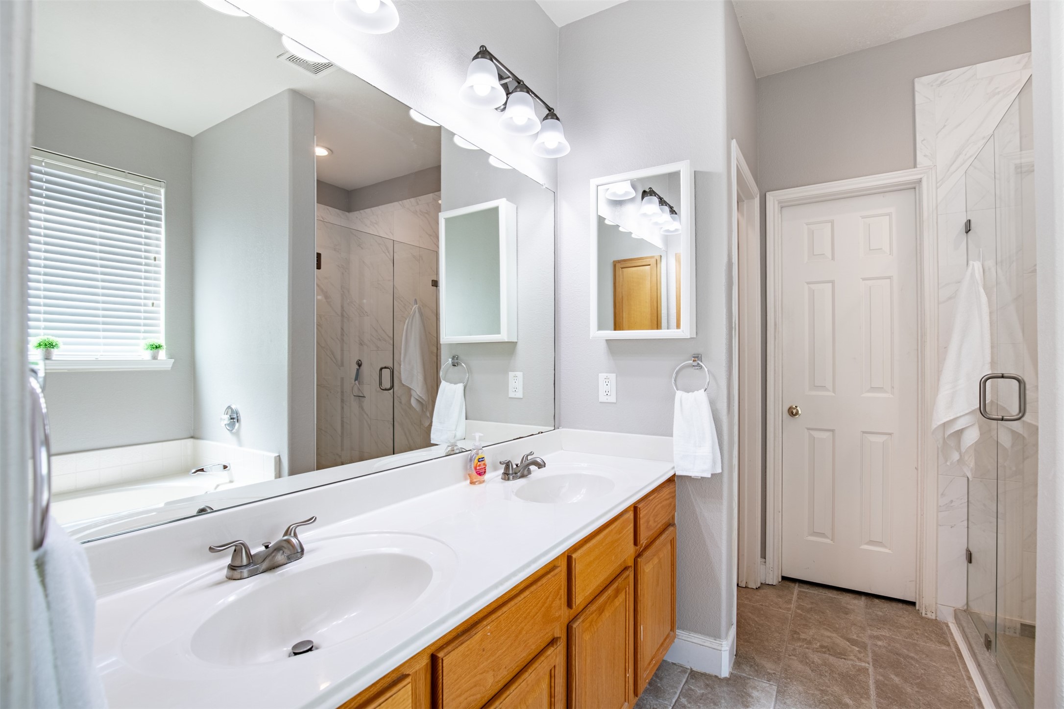 917 Warbler Aubrey TX 76227