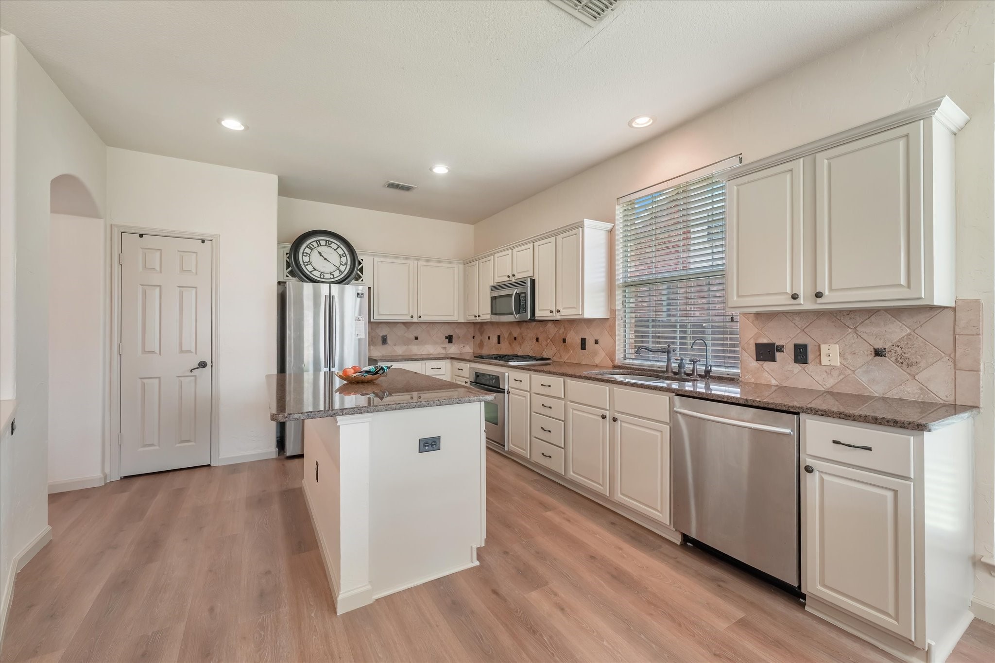 6817 Lake Meadow Lane Sachse TX 75048
