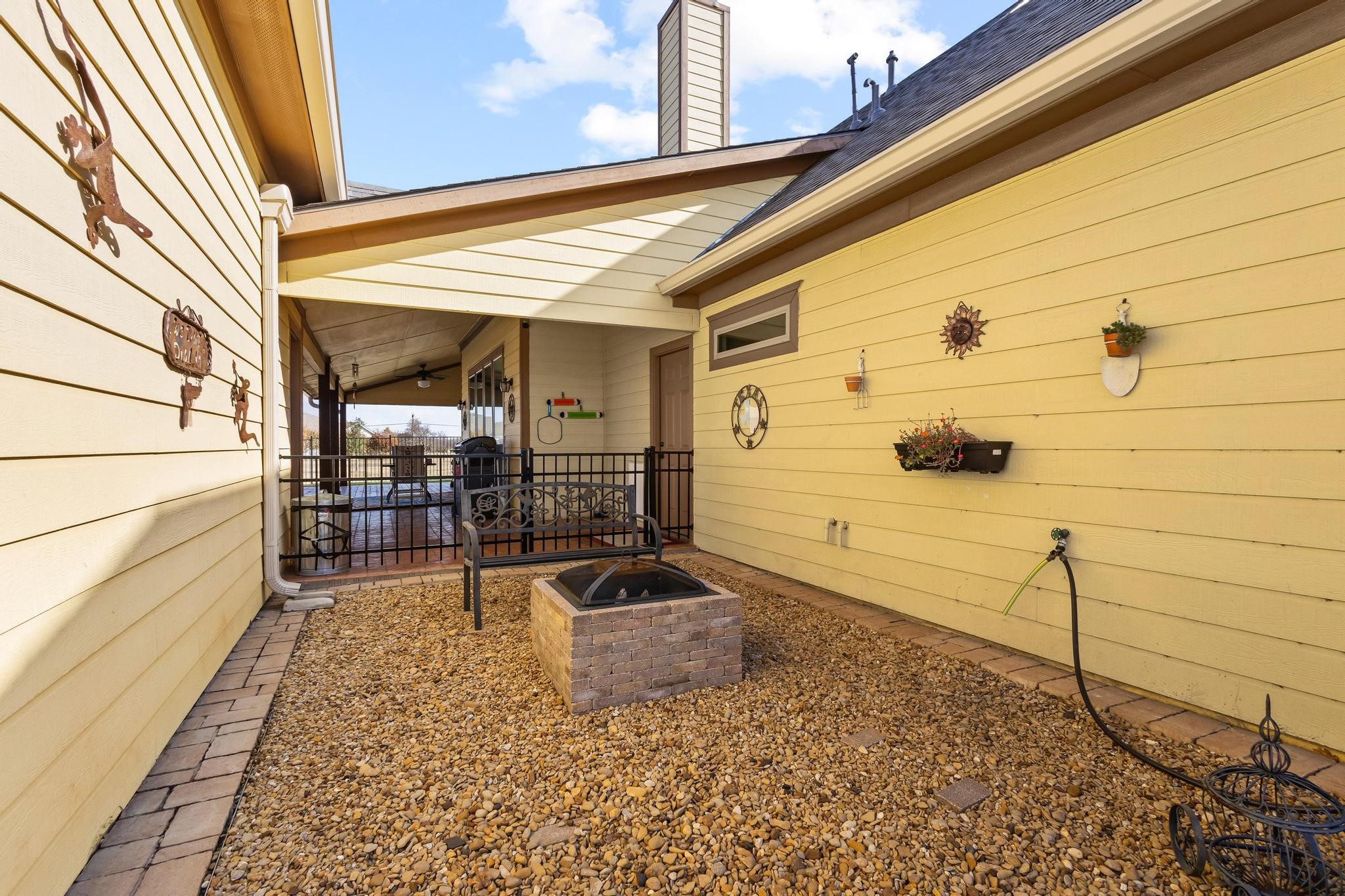 103 Knob Hill Road Whitewright TX 75491