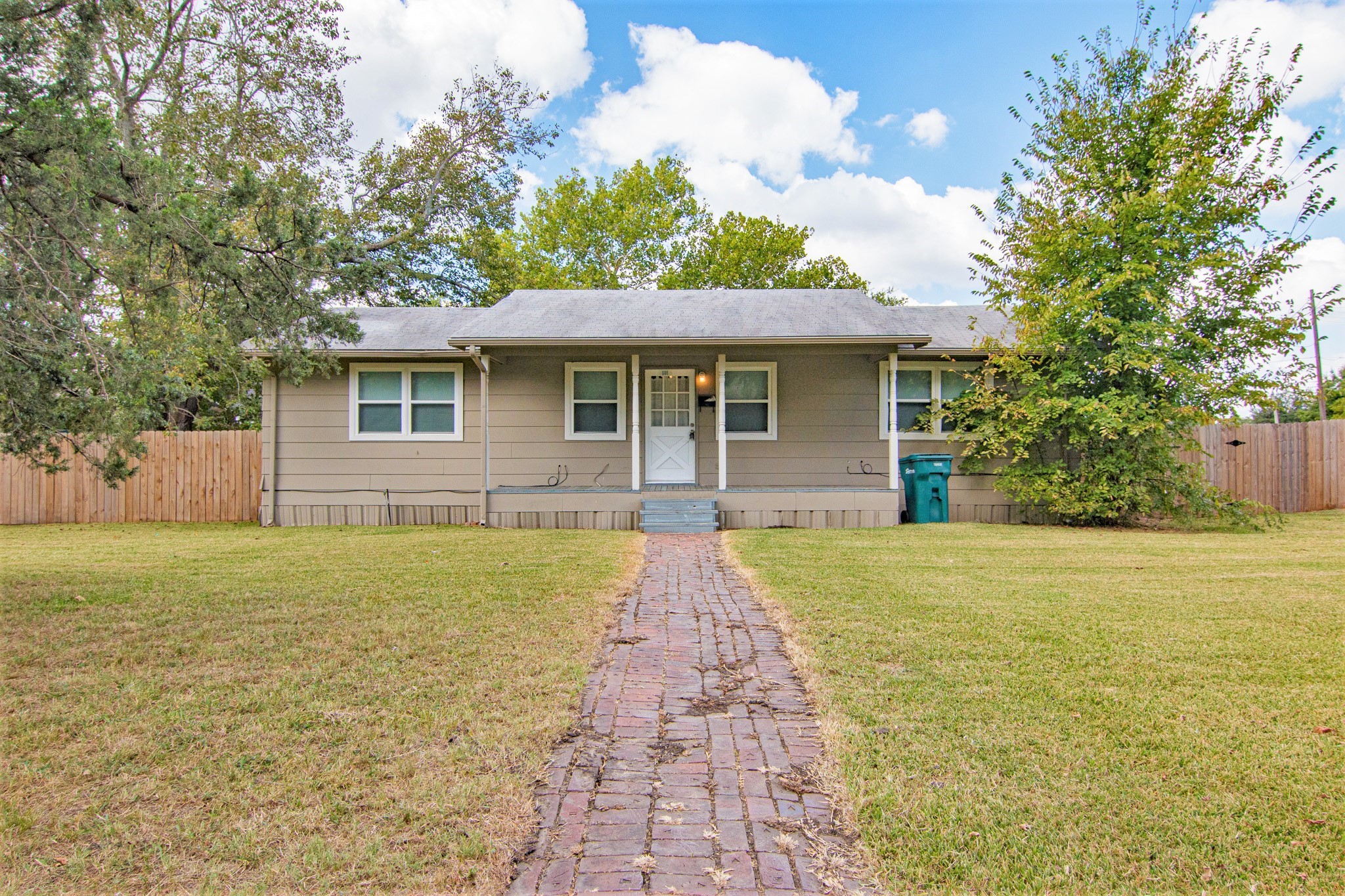 608 S Throckmorton Street Sherman TX 75090