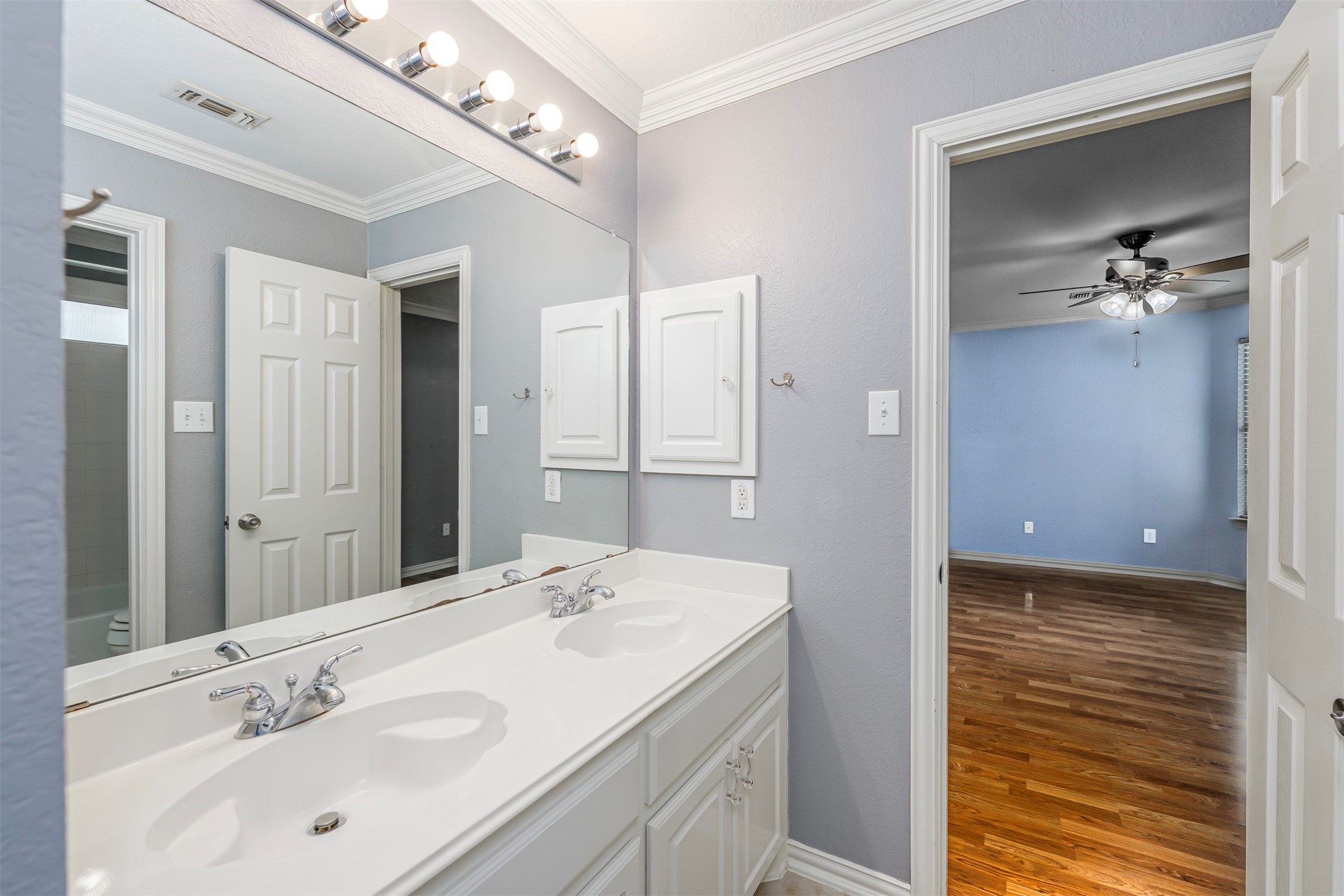 8444 Parkdale Drive North Richland Hills TX 76182
