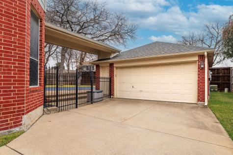 8444 Parkdale Drive North Richland Hills TX 76182