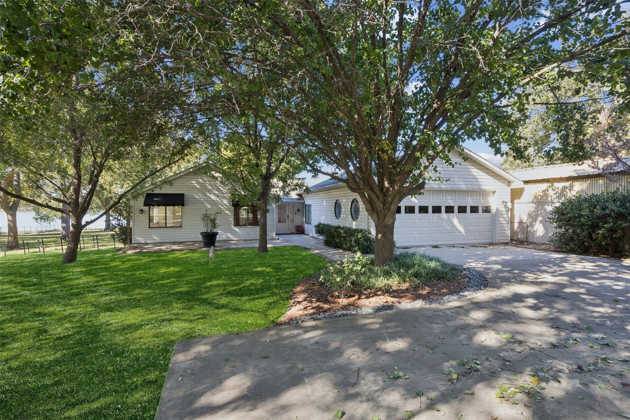 371 County Road 4874 Newark TX 76071