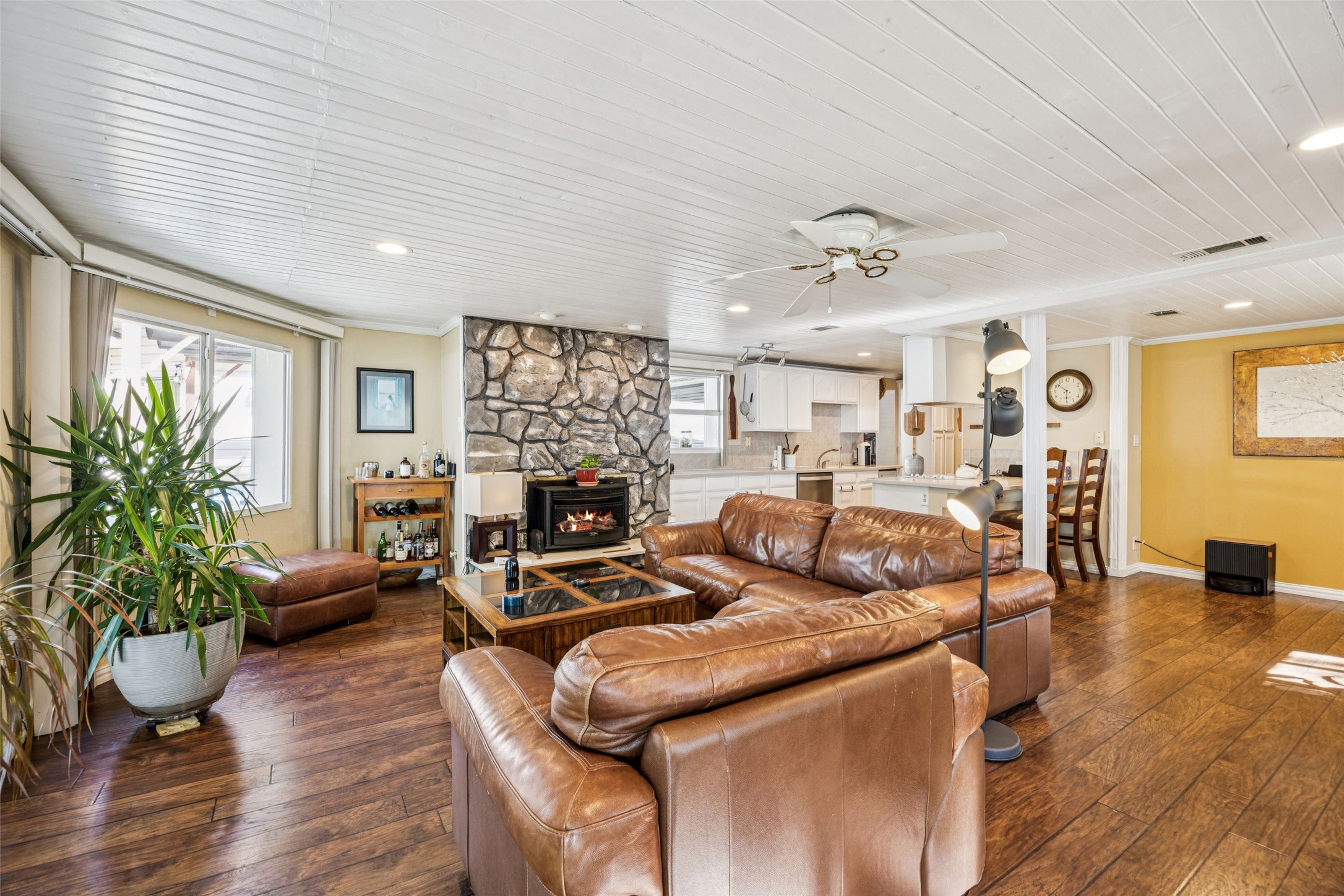 371 County Road 4874 Newark TX 76071