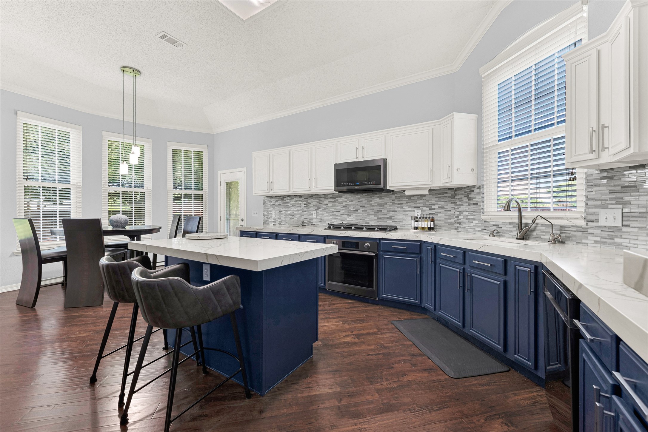 409 Jennifer Lane Arlington TX 76002