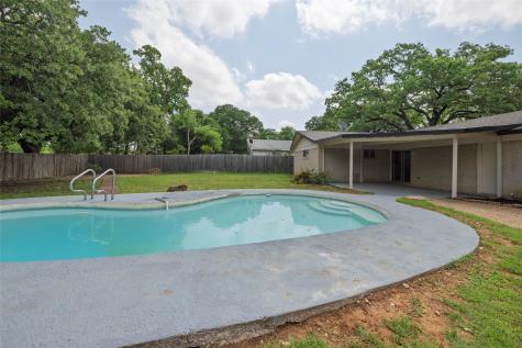 1115 Redbud Court Arlington TX 76012
