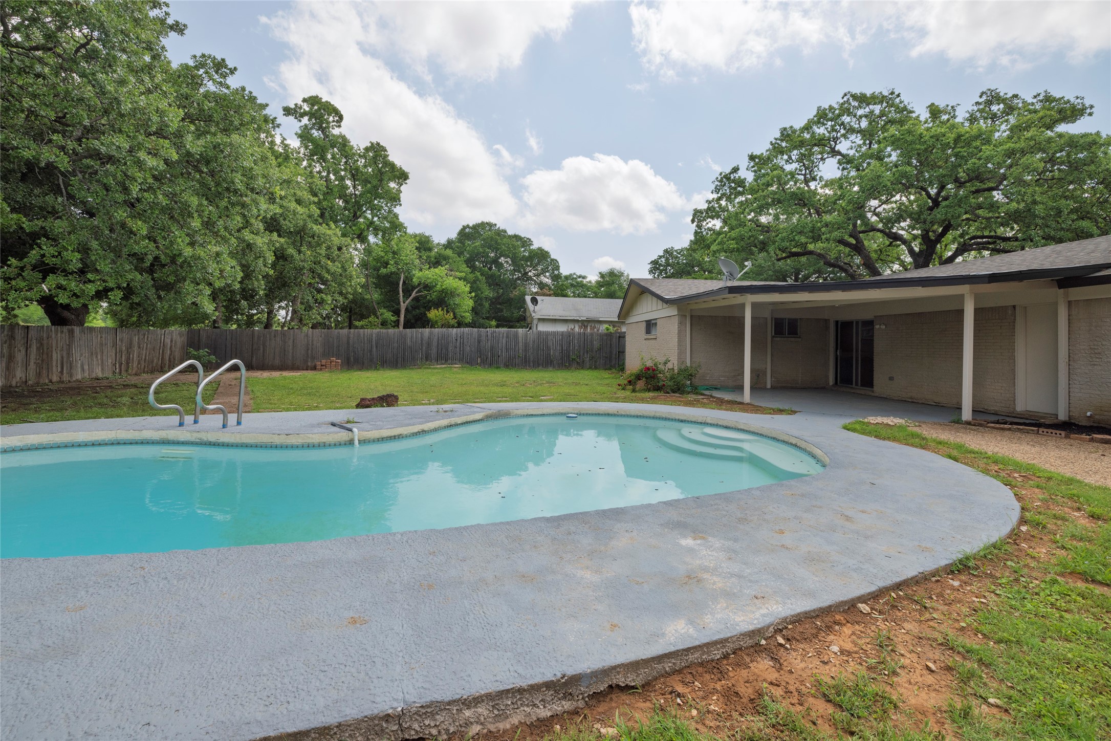 1115 Redbud Court Arlington TX 76012