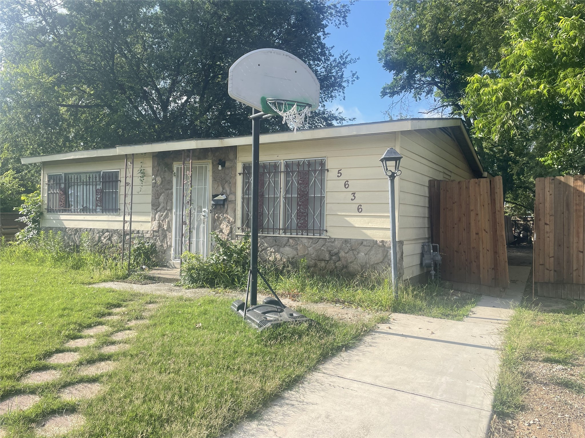 5636 Lester Granger Drive Fort Worth TX 76112