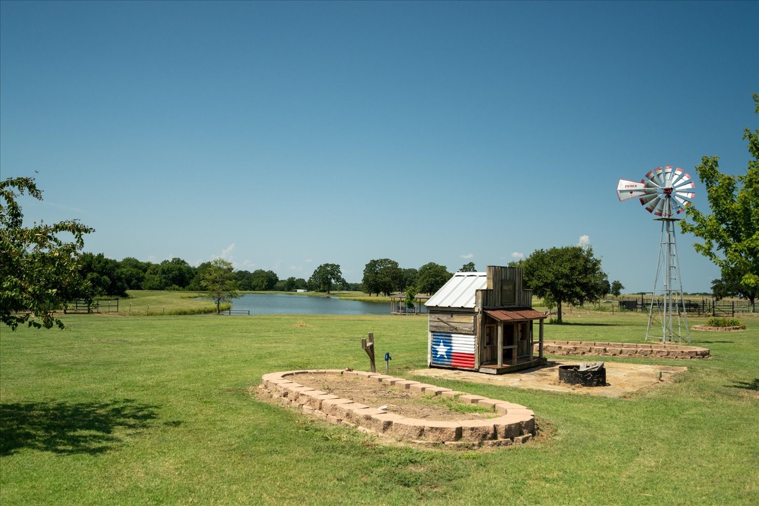 695 County Road 36120 Road Honey Grove TX 75446