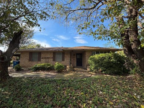113 Brook Hollow Drive Desoto TX 75115