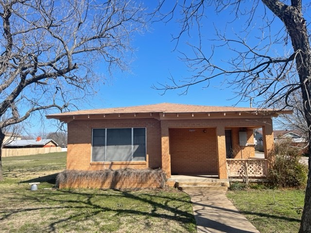 1806 N Robinson Street Cleburne TX 76031