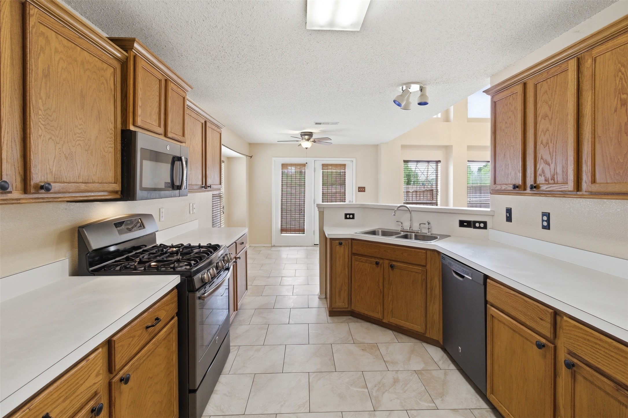531 Pecan Leaf Drive Lancaster TX 75146