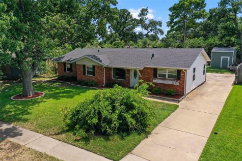 1067 Greenwood Lane Lewisville TX 75067