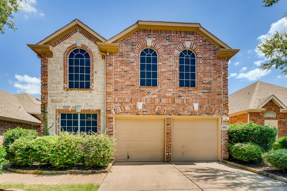 1912 Stonecourt Drive Bedford TX 76021