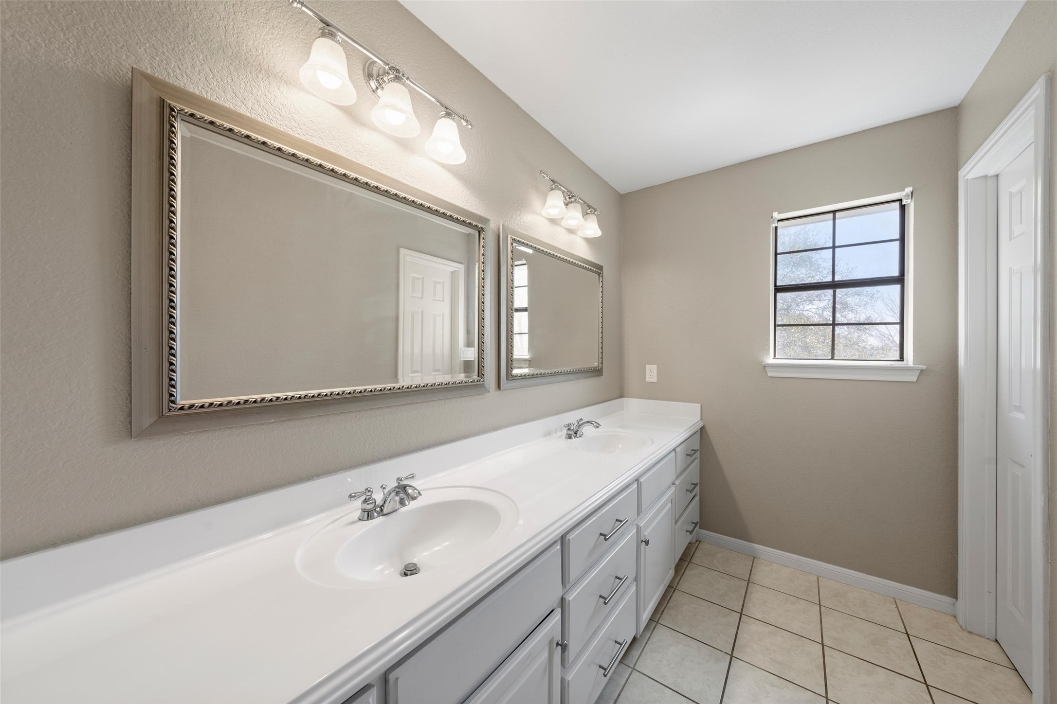 216 Hillside Drive Hewitt TX 76643