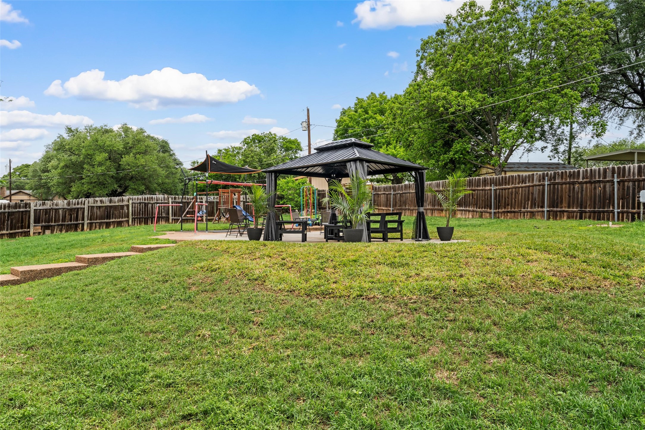 216 Hillside Drive Hewitt TX 76643