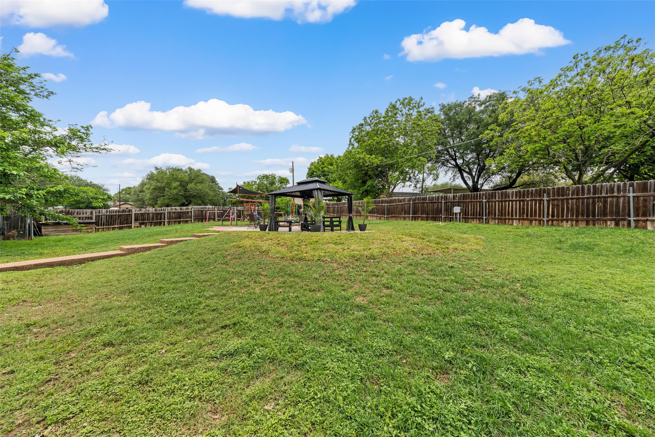 216 Hillside Drive Hewitt TX 76643