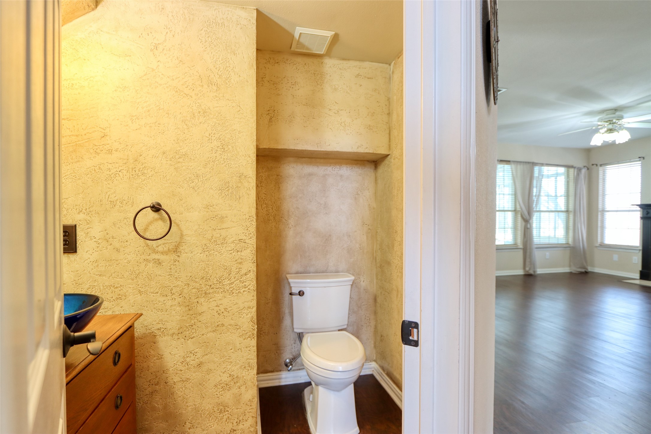 6521 Lynch Lane Garland TX 75044