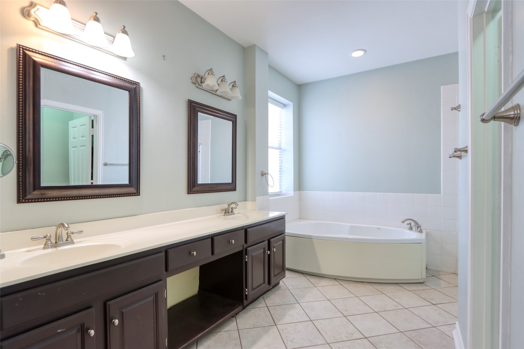6521 Lynch Lane Garland TX 75044