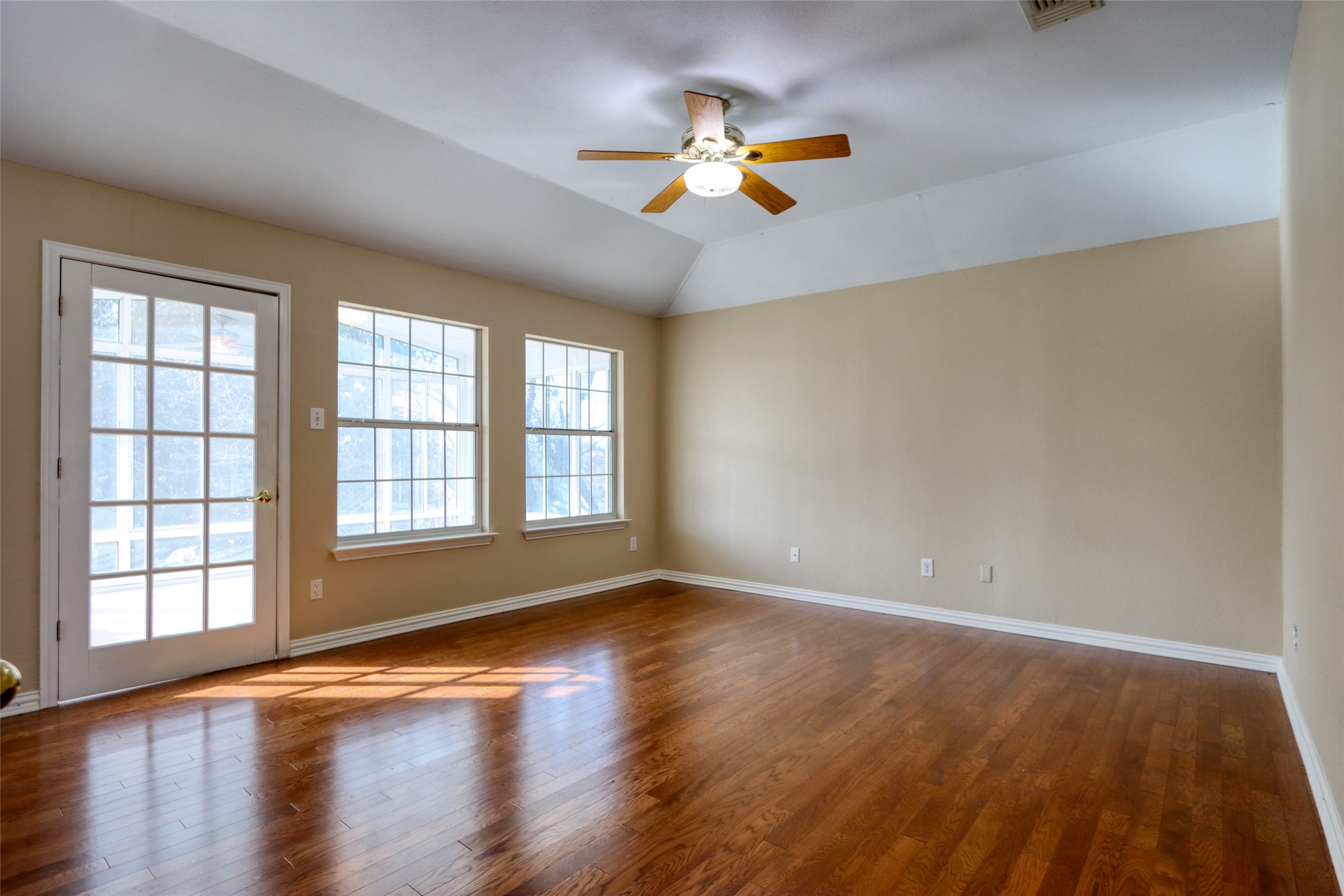 6521 Lynch Lane Garland TX 75044