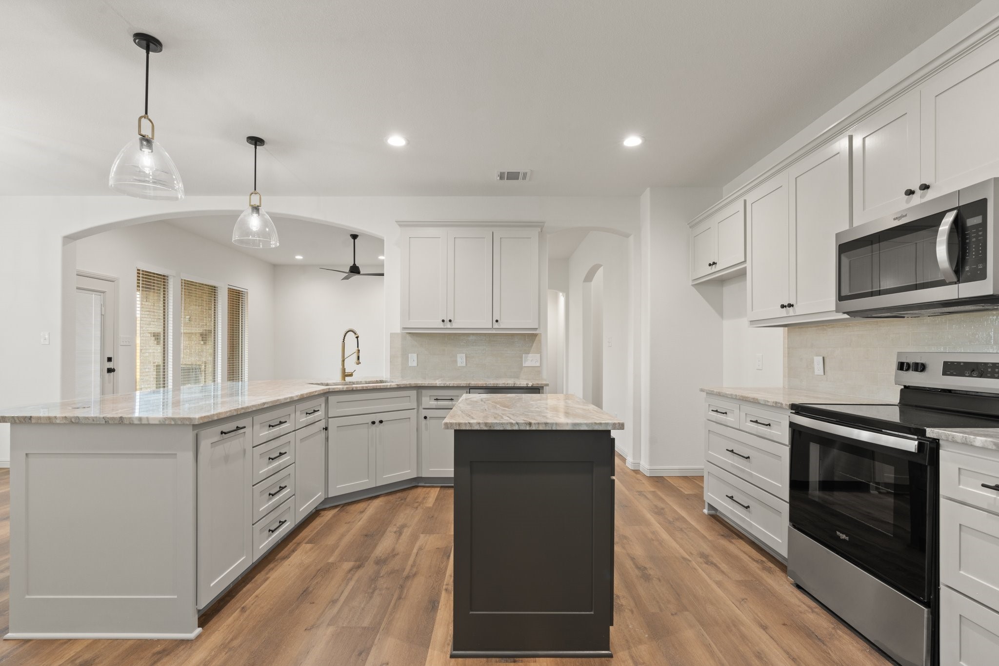 1707 Lakeway Drive Cleburne TX 76033