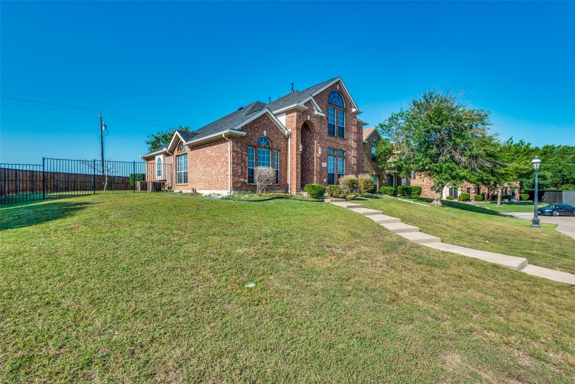 1736 Bramble Creek Drive Desoto TX 75115